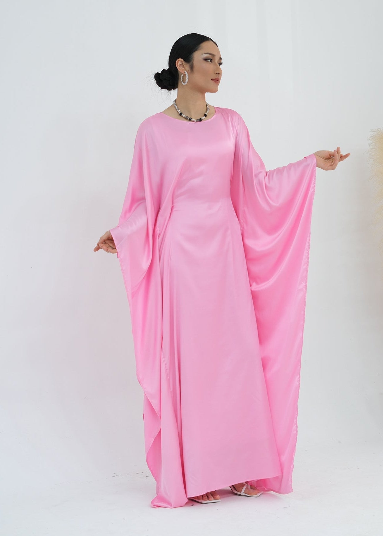 Luxury Silk Butterfly Abaya - Pink - Nour Modesty