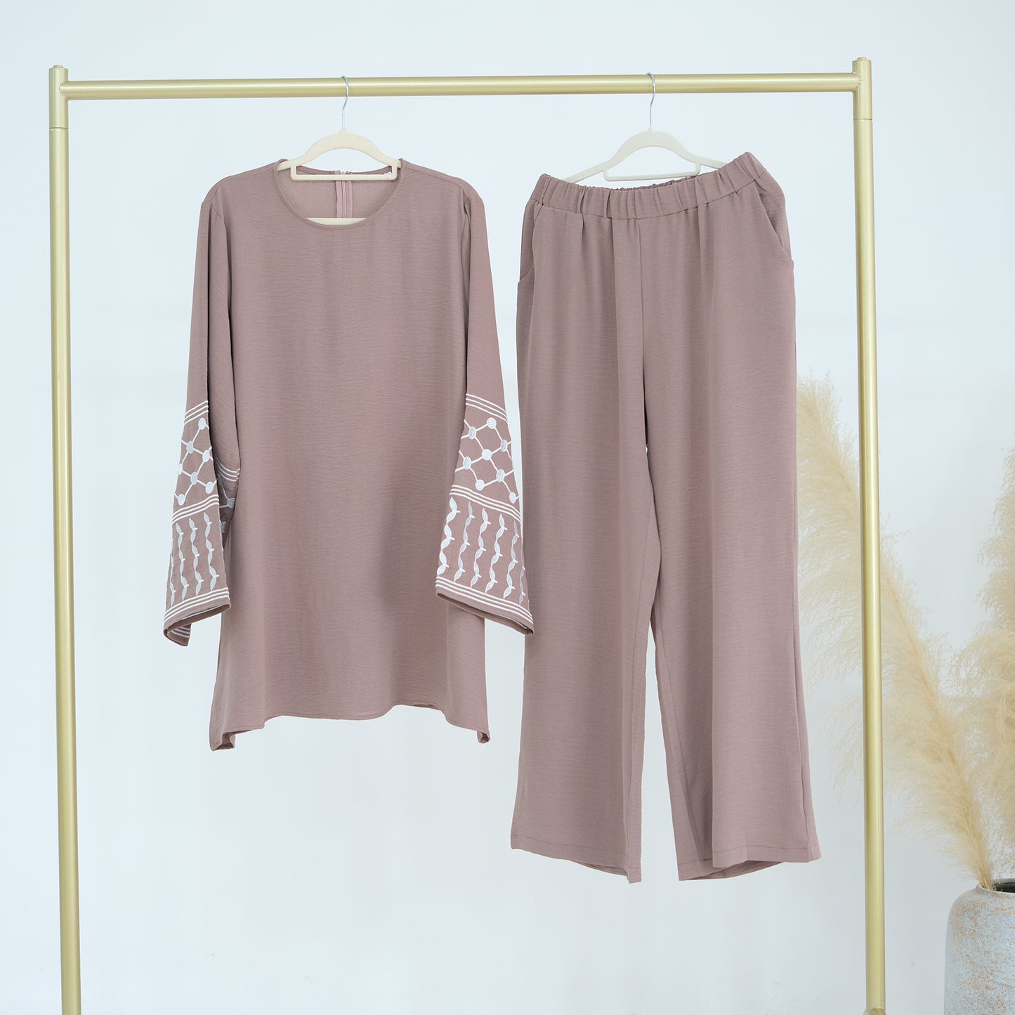 طقم كوفية متواضع