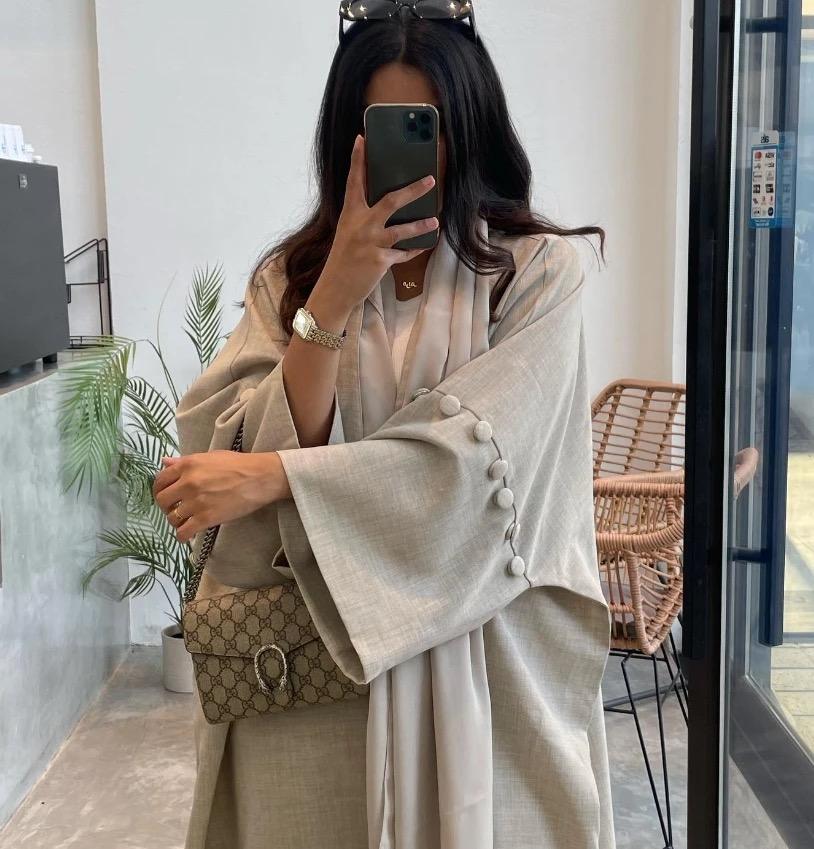 Lin Åpen Abaya